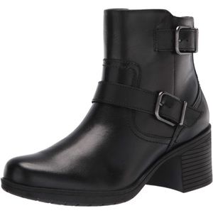 Clarks Hollis Sonar black ankle moto bootie size 8